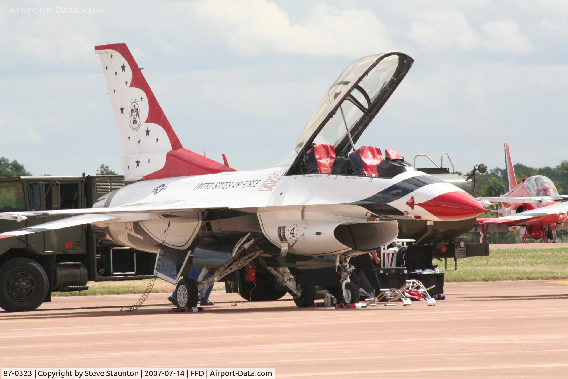 87-0323, 1987 General Dynamics F-16C Fighting Falcon C/N 5C-854, Thunderbirds on the flight line at Royal International Air Tattoo 2007