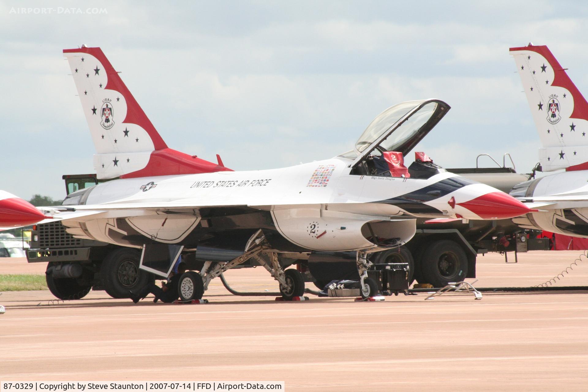 87-0329, 1987 General Dynamics F-16C Fighting Falcon C/N 5C-590, Thunderbirds on the flight line at Royal International Air Tattoo 2007