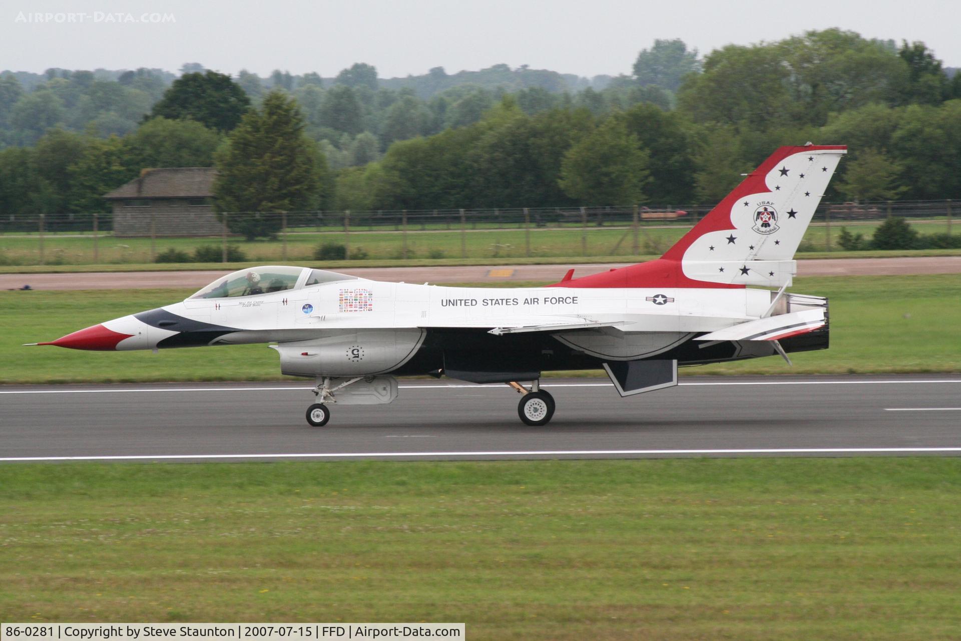 86-0281, 1986 General Dynamics F-16C Fighting Falcon C/N 5C-387, Thunderbirds display at Royal International Air Tattoo 2007