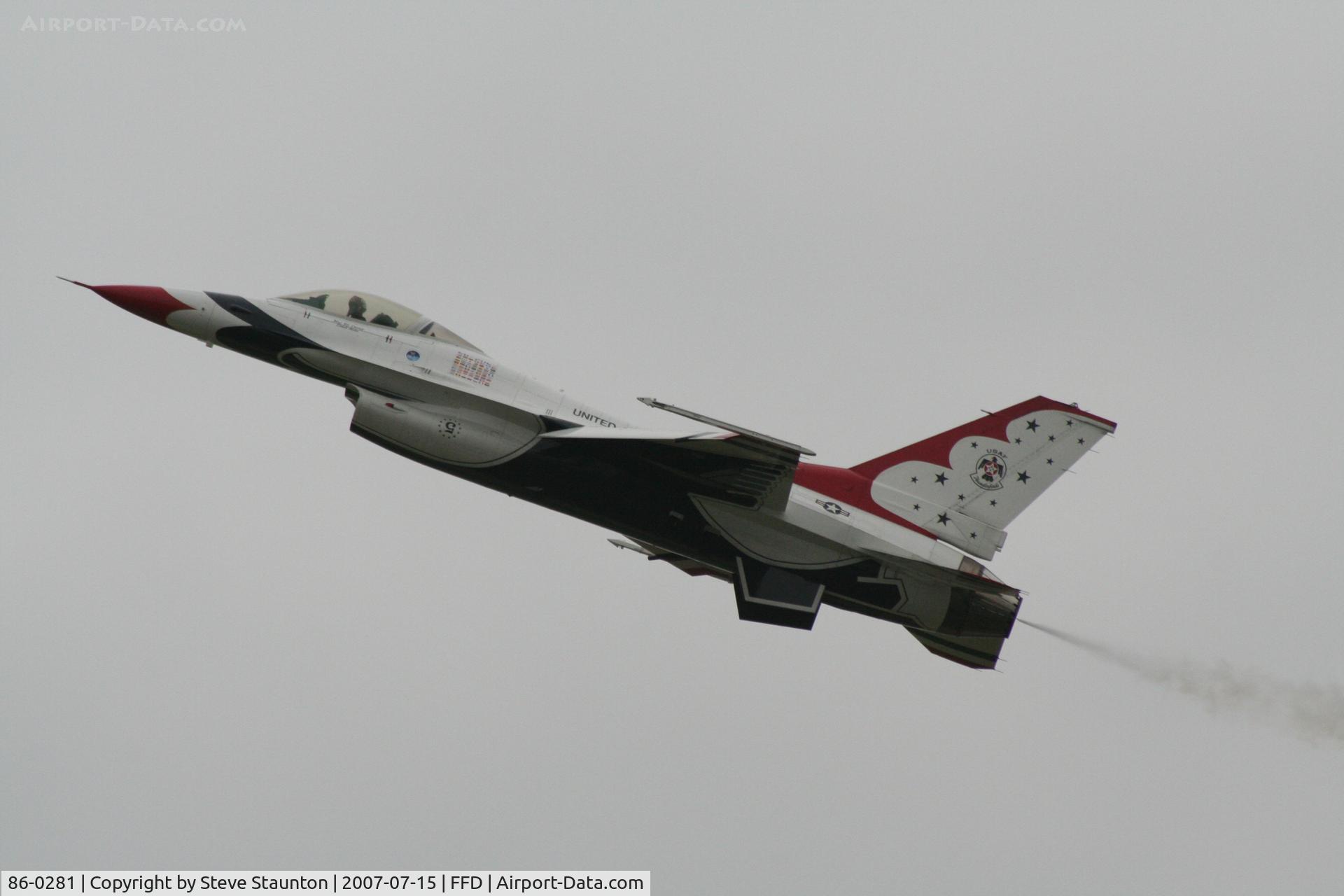 86-0281, 1986 General Dynamics F-16C Fighting Falcon C/N 5C-387, Thunderbirds display at Royal International Air Tattoo 2007