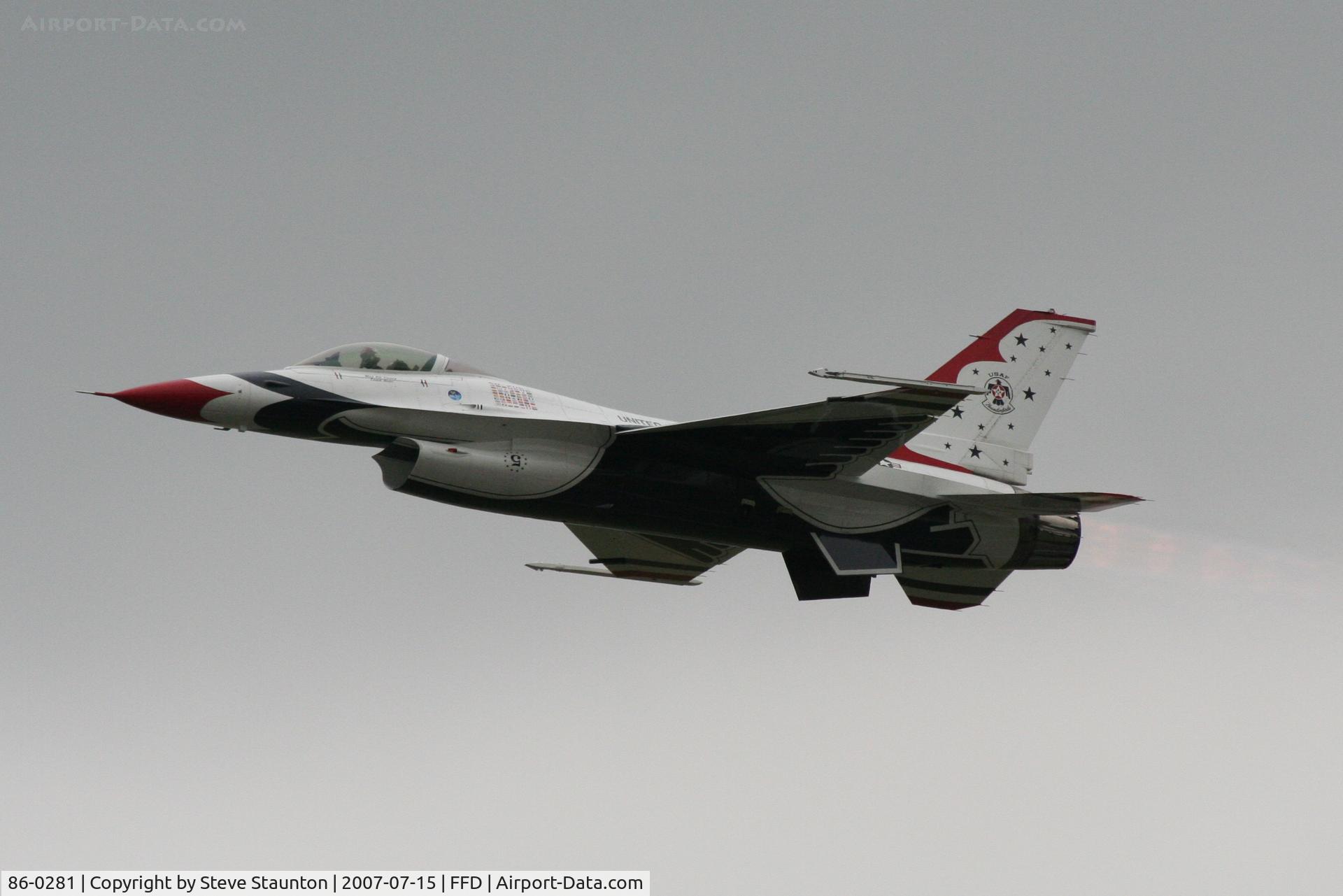 86-0281, 1986 General Dynamics F-16C Fighting Falcon C/N 5C-387, Thunderbirds display at Royal International Air Tattoo 2007