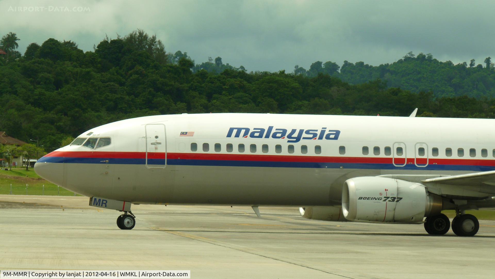 9M-MMR, Boeing 737-4H6 C/N 26468, Approaching Apron