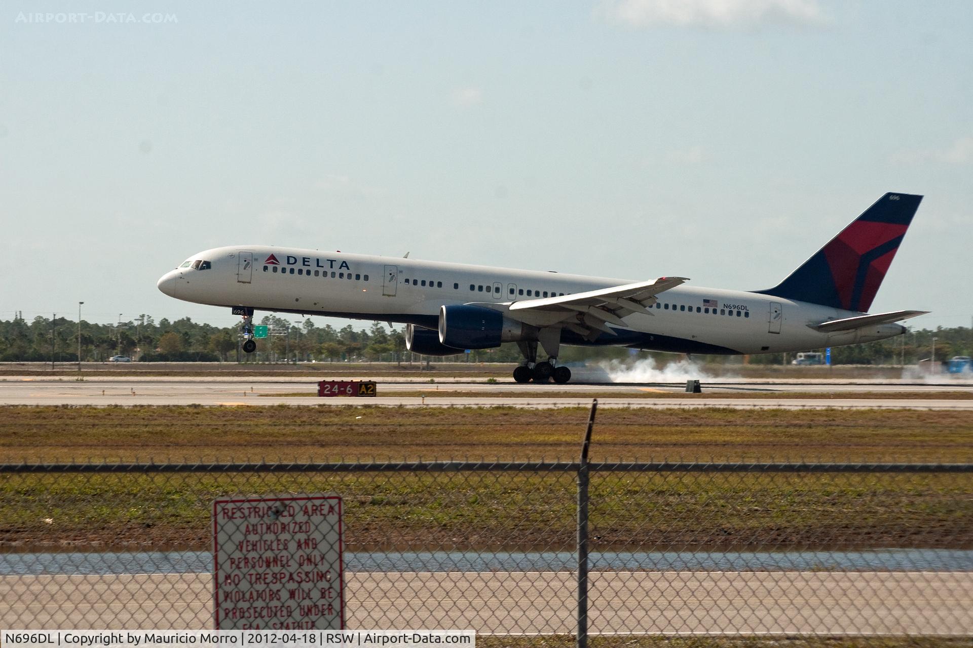 N696DL, 1999 Boeing 757-232 C/N 29728, Delta 757