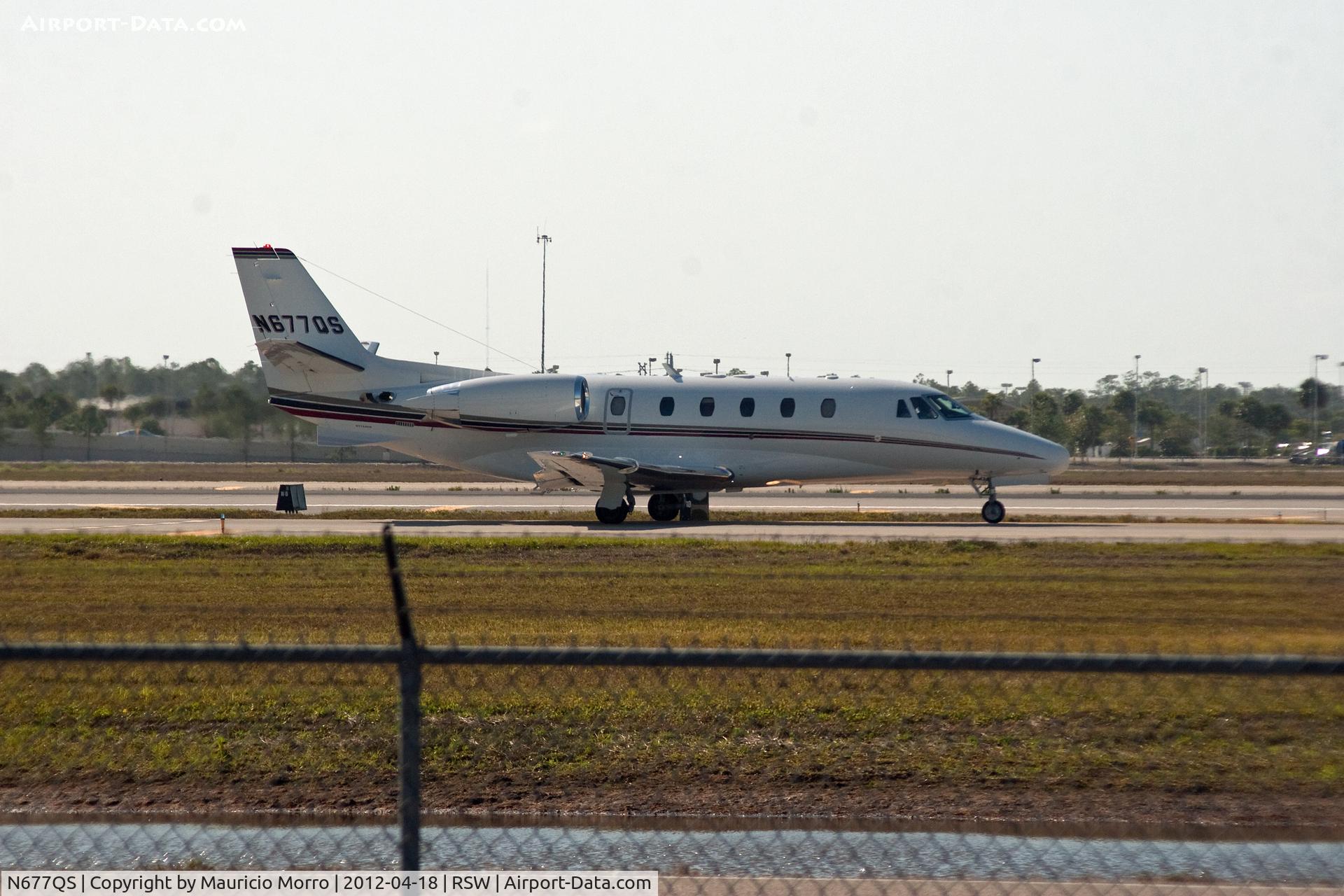 N677QS, 2004 Cessna 560XL C/N 560-5367, Cessna 560 taxing for take off