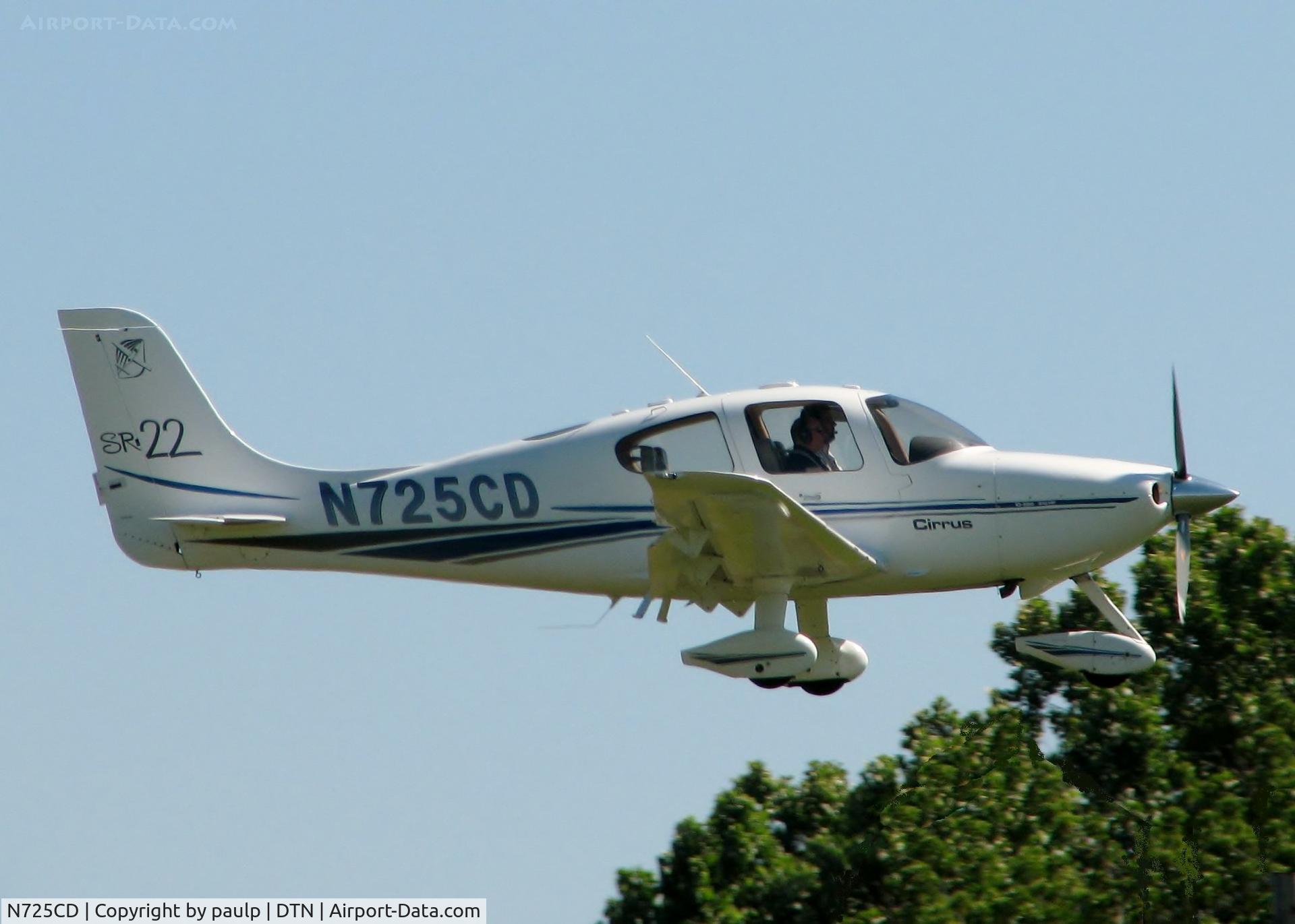 N725CD, 2001 Cirrus SR22 C/N 0071, Landing at Downtown Shreveport.