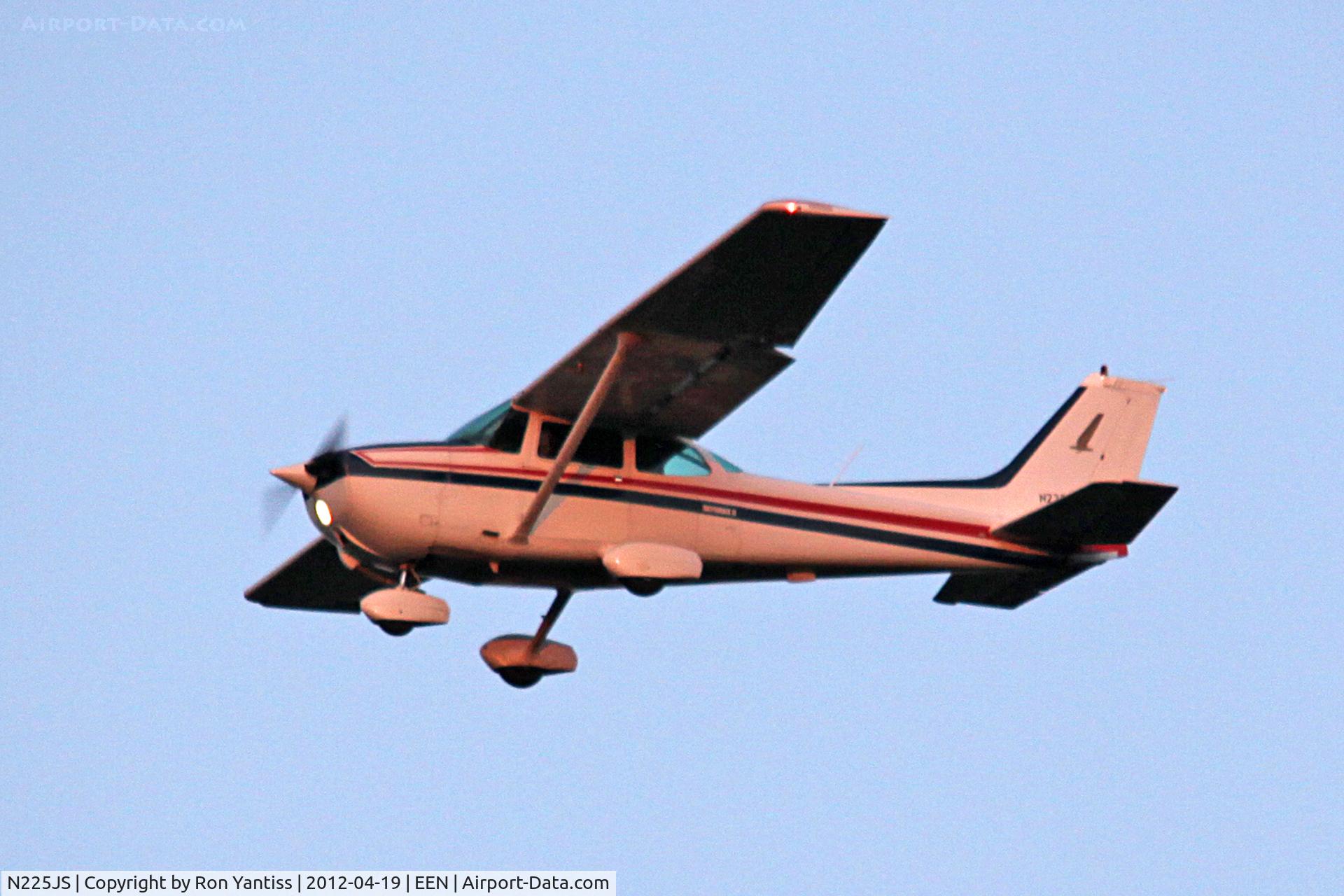 N225JS, Cessna 172P C/N 17274385, Final on the ILS runway 02, Dillant-Hopkins Airport, Keene, NH