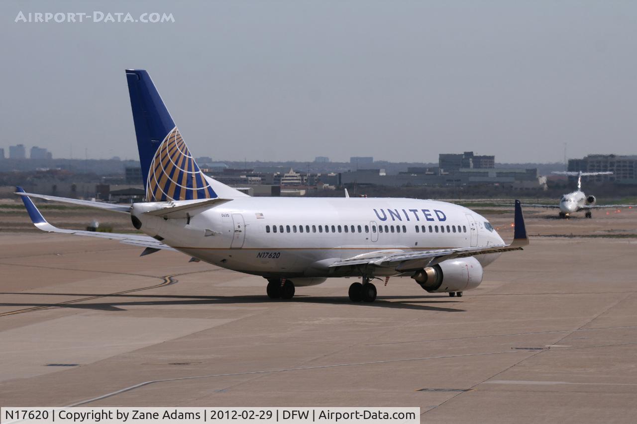 N17620, 1994 Boeing 737-524 C/N 27333, At DFW Airport