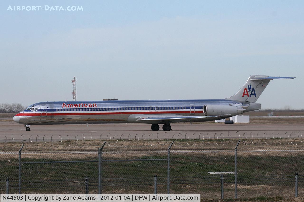 N44503, 1989 McDonnell Douglas MD-82 (DC-9-82) C/N 49797, At DFW Airport