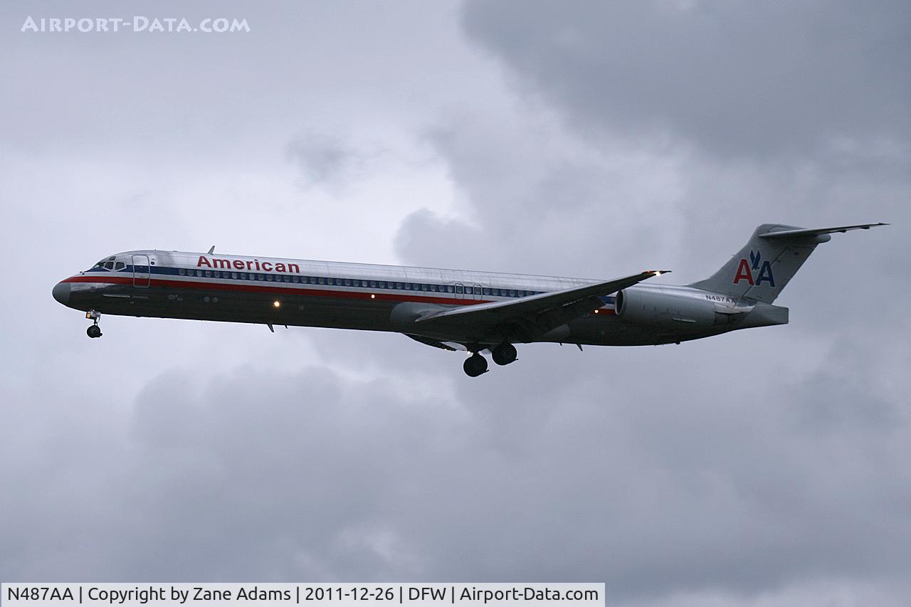 N487AA, 1988 McDonnell Douglas MD-82 (DC-9-82) C/N 49680, At DFW Airport