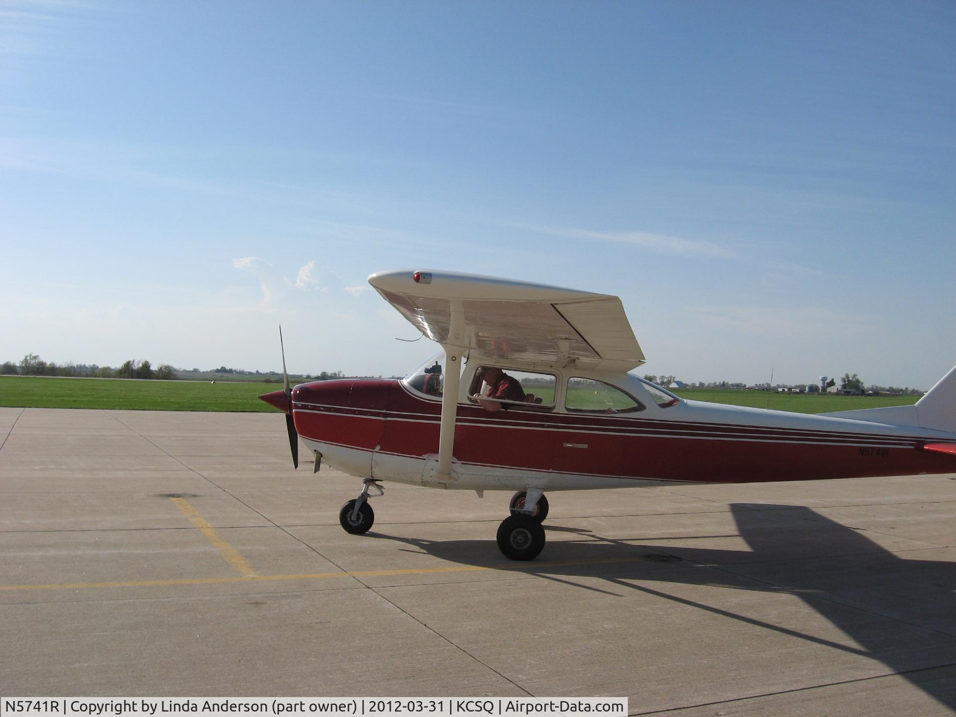 N5741R, 1965 Cessna 172G C/N 17253410, Leaving Creston, IA