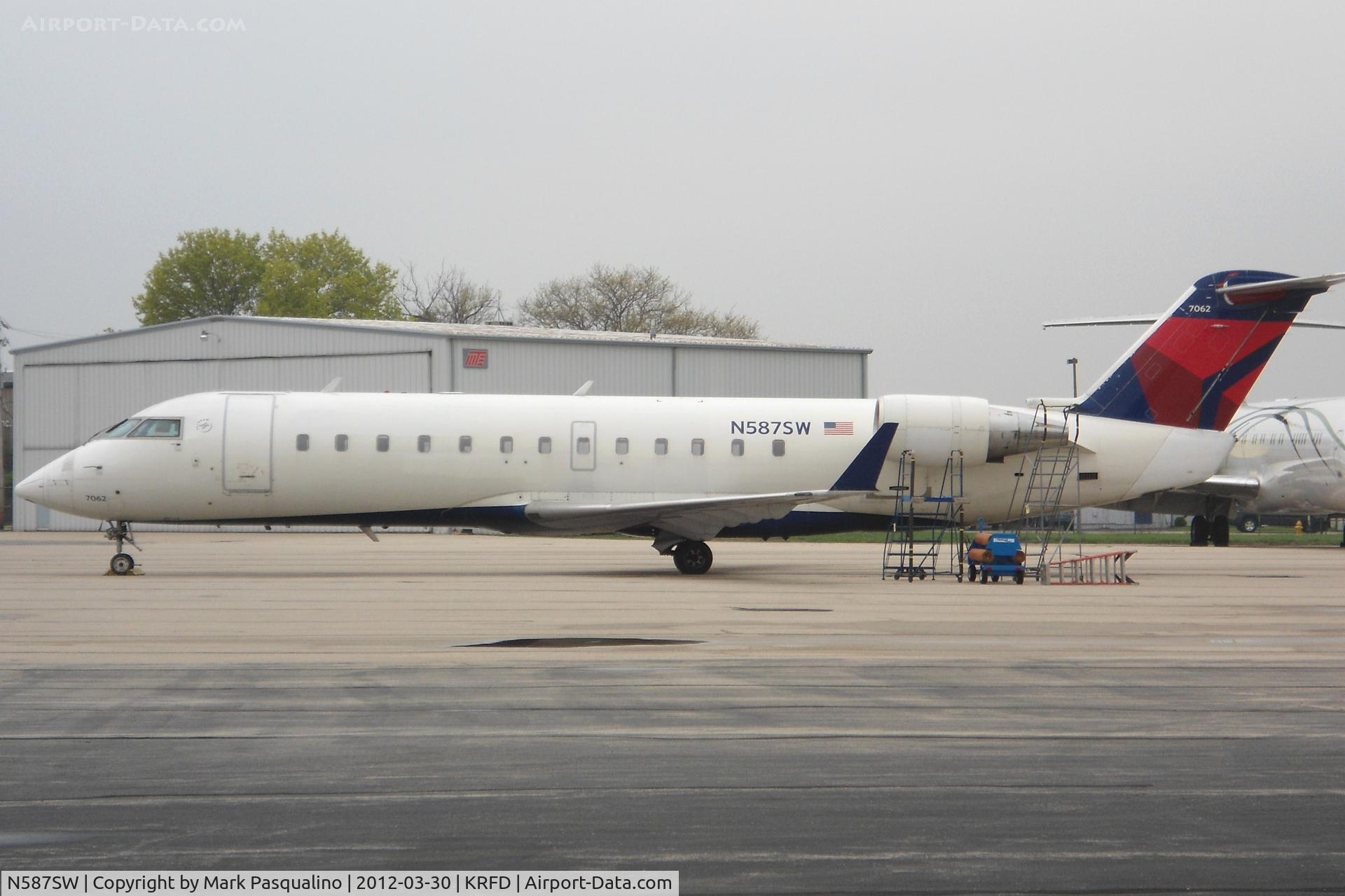 N587SW, 1995 Canadair CRJ-100ER (CL-600-2B19) C/N 7062, CL-600-2B19
