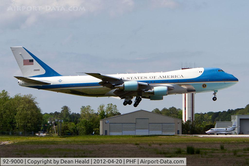 92-9000, 1987 Boeing VC-25A (747-2G4B) C/N 23825, SAM 29000 landing RWY 7, practicing touch-'n-go's.
