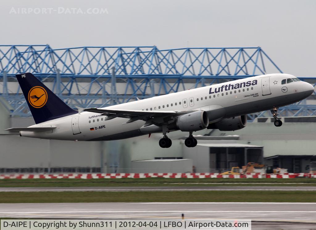 D-AIPE, 1989 Airbus A320-211 C/N 0078, Taking off from rwy 32L