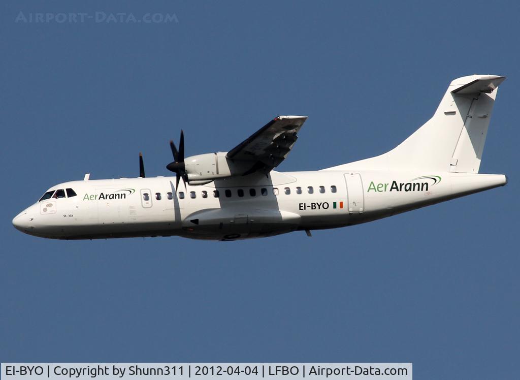 EI-BYO, 1989 ATR 42-300 C/N 161, Taking off and passing above the rwy for LFBF