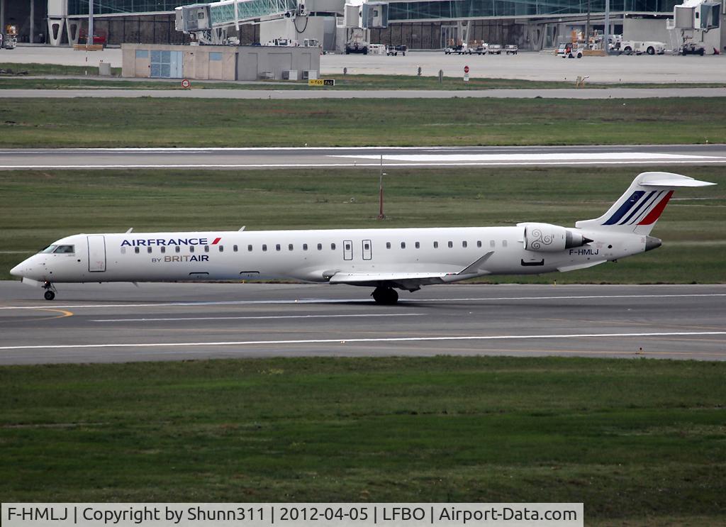F-HMLJ, 2011 Bombardier CRJ-1000EL NG (CL-600-2E25) C/N 19015, Taxiing to the Terminal...