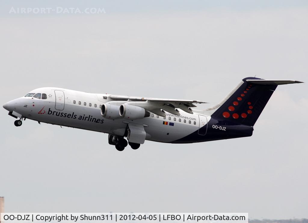 OO-DJZ, 1997 British Aerospace Avro 146-RJ85 C/N E.2305, Taking off from rwy 32L