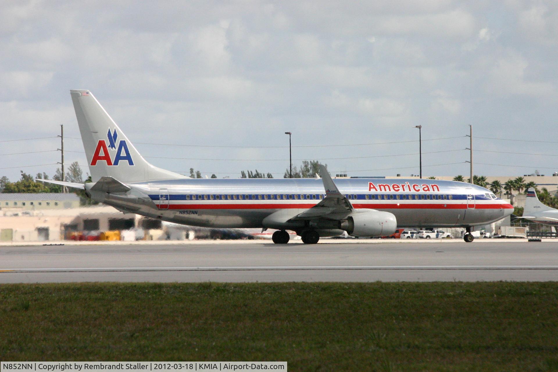 N852NN, 2010 Boeing 737-823 C/N 40581, At MIA