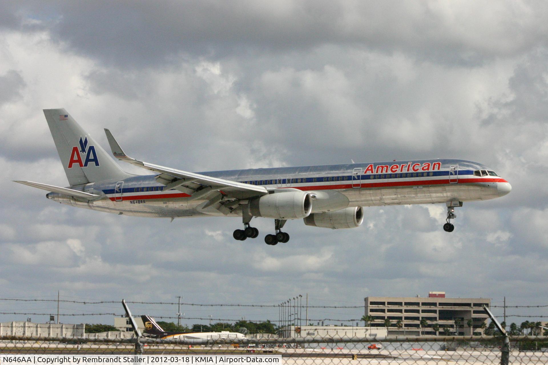N646AA, 1991 Boeing 757-223 C/N 24604, Landing rwy 08R. Beautifull combination: B757 & AA colours