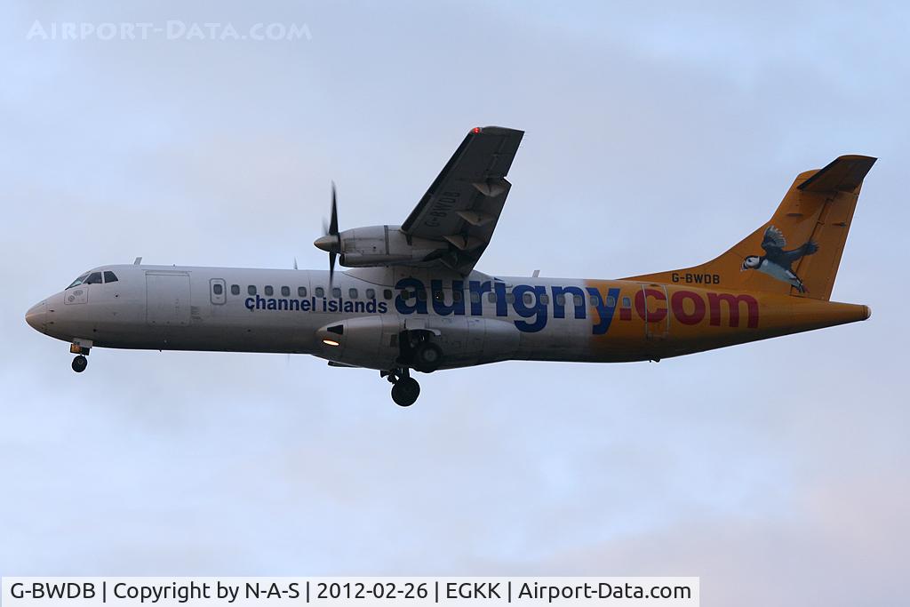 G-BWDB, 1995 ATR 72-202 C/N 449, Landing after sunset