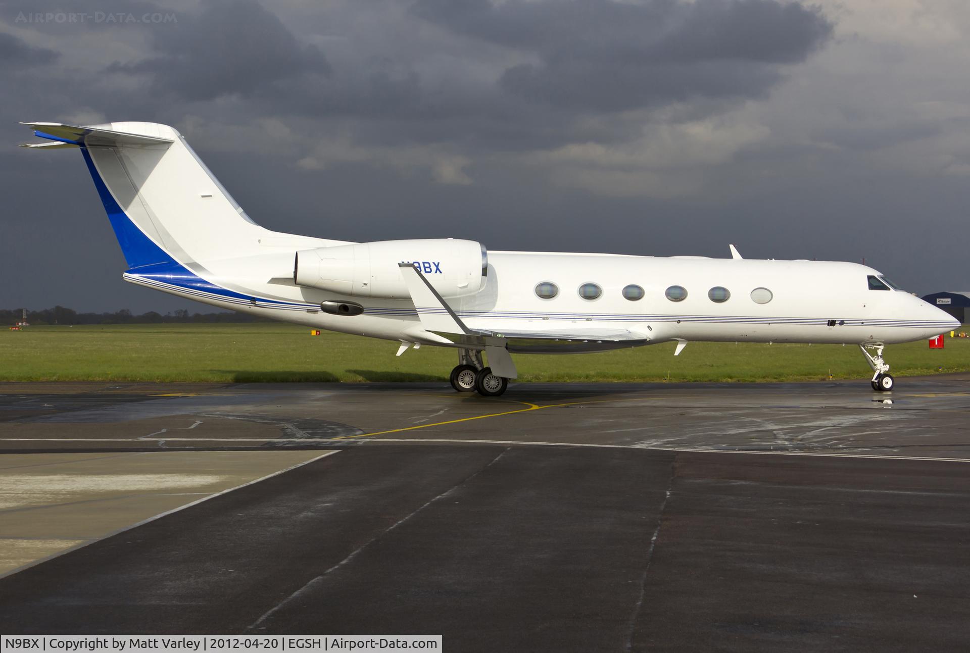 N9BX, 2008 Gulfstream Aerospace GIV-X (G450) C/N 4145, Departing SaxonAir.