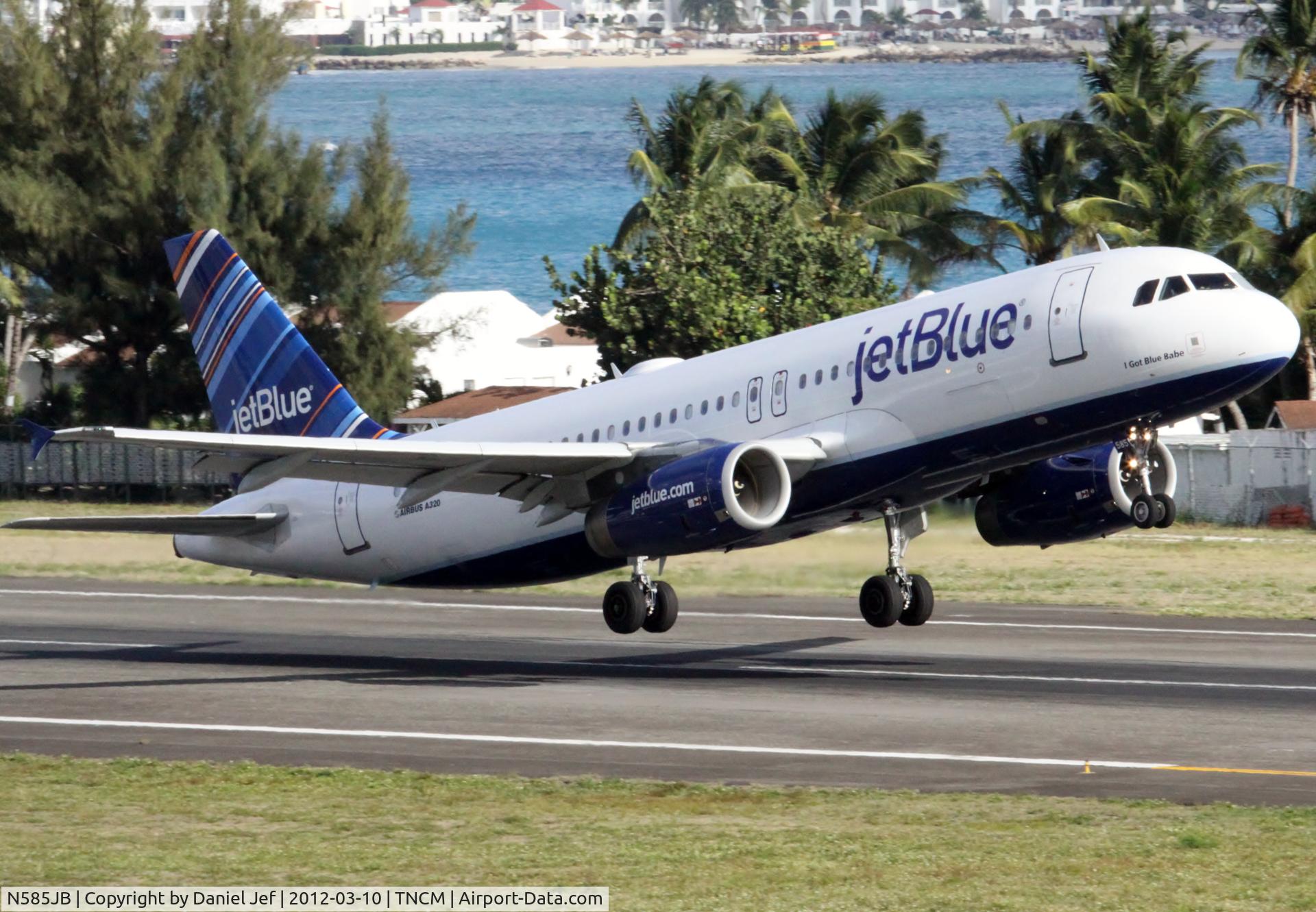 N585JB, 2004 Airbus A320-232 C/N 2159, N585JB