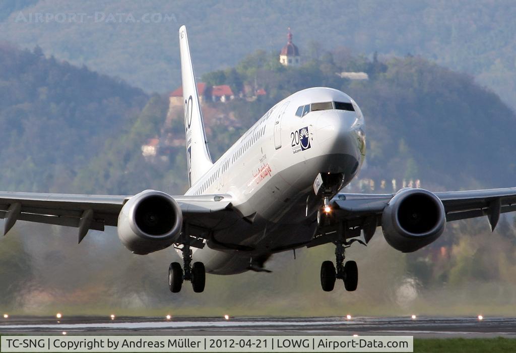 TC-SNG, 2008 Boeing 737-8HC C/N 36530, Late takeoff due to shortened runway.