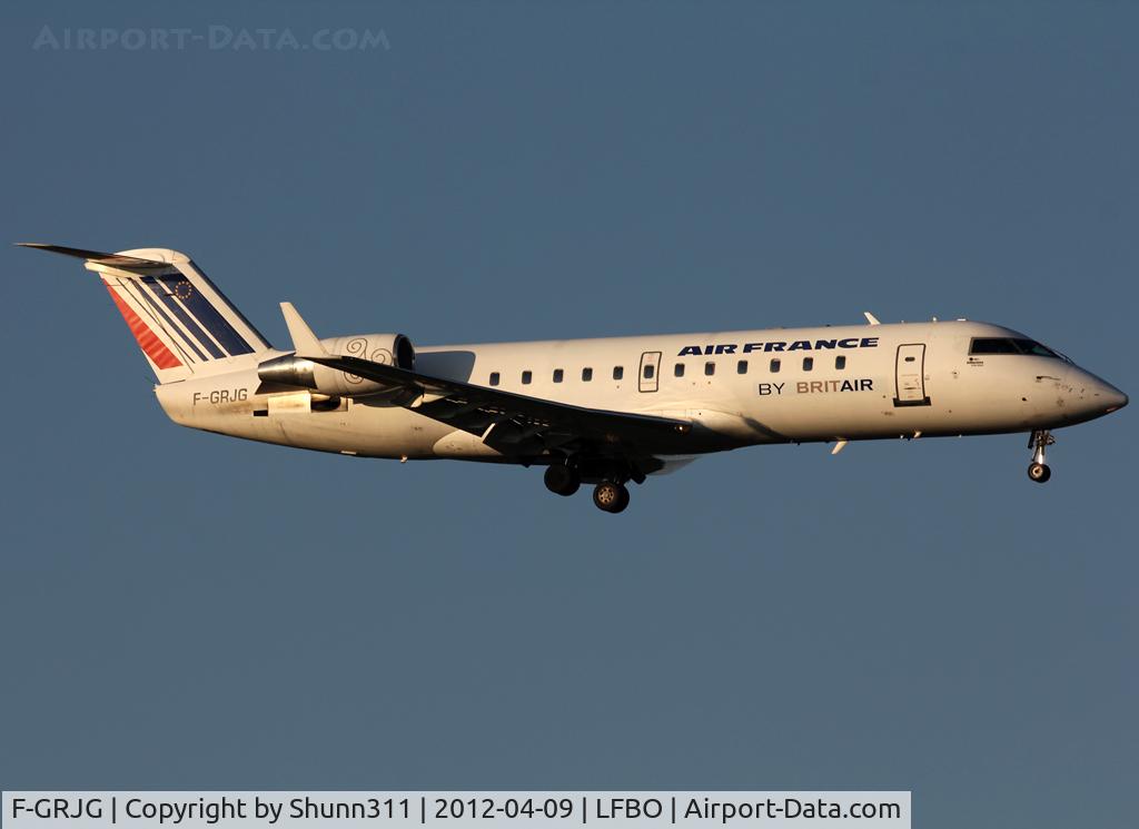 F-GRJG, 1996 Canadair CRJ-100ER (CL-600-2B19) C/N 7143, Landing rwy 14R with new logo on engines