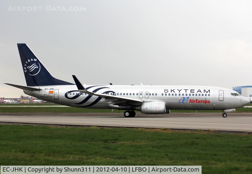 EC-JHK, 2005 Boeing 737-85P C/N 33975, Lining up rwy 14L for departure... Skyteam c/s...