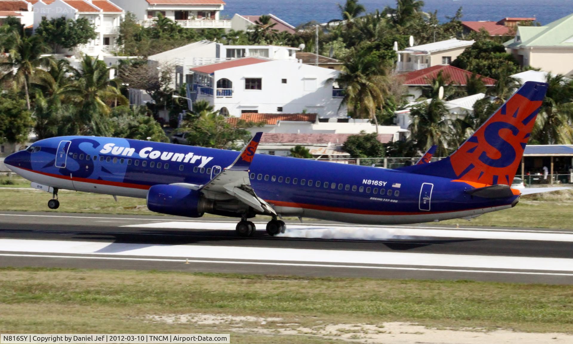 N816SY, 2001 Boeing 737-8Q8 C/N 30637, N816SY