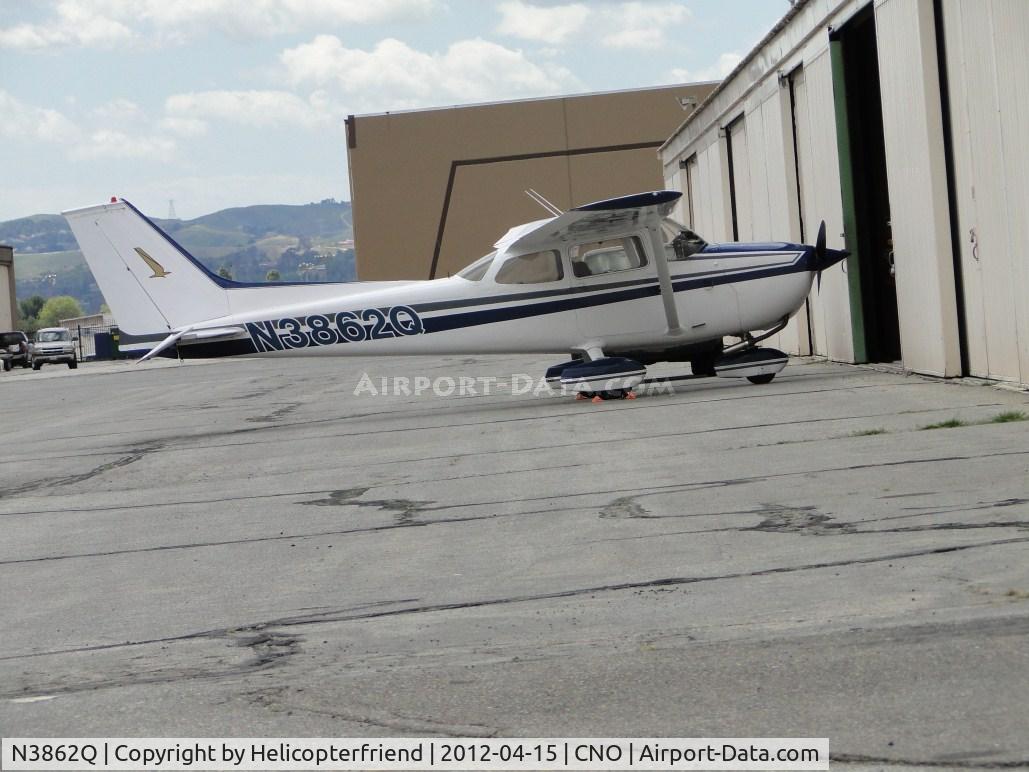 N3862Q, 1971 Cessna 172L C/N 17259962, Parked at a hanger