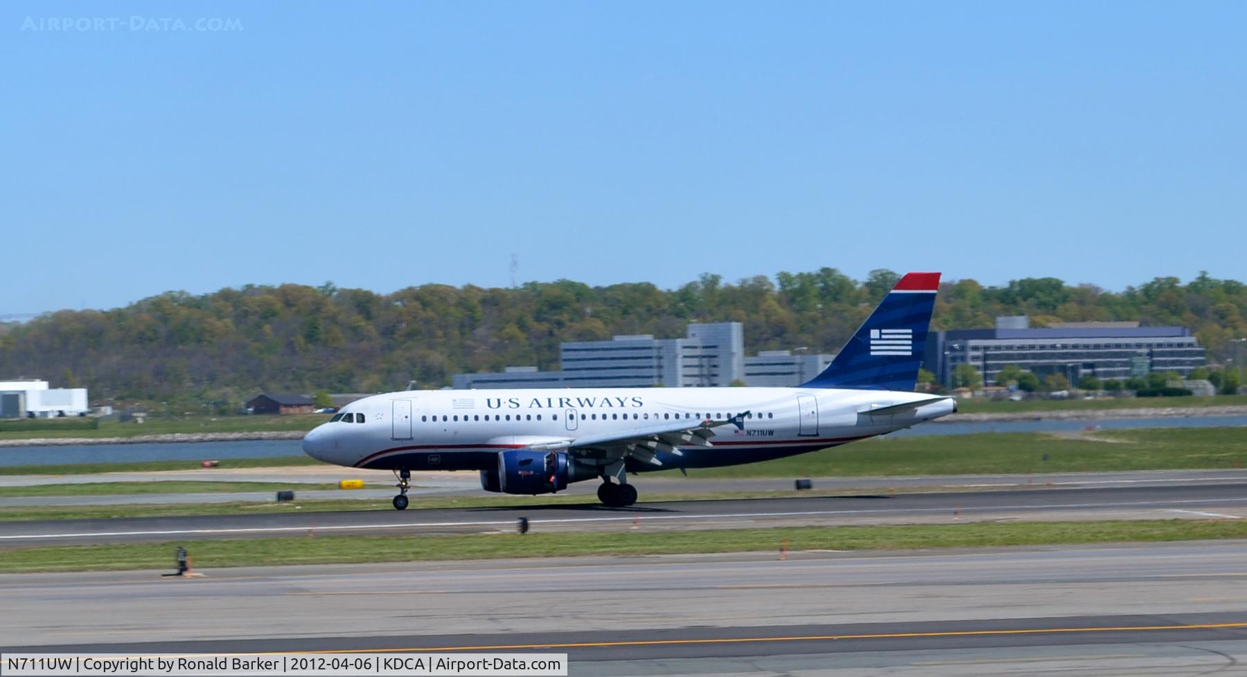N711UW, 1999 Airbus A319-112 C/N 1033, Landing DCA