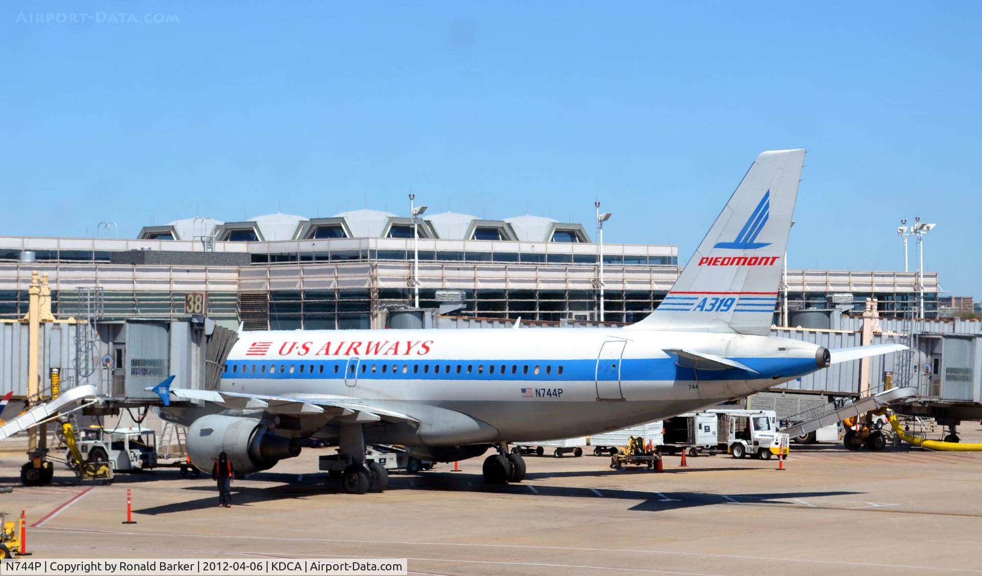 N744P, 2000 Airbus A319-112 C/N 1287, DCA, VA