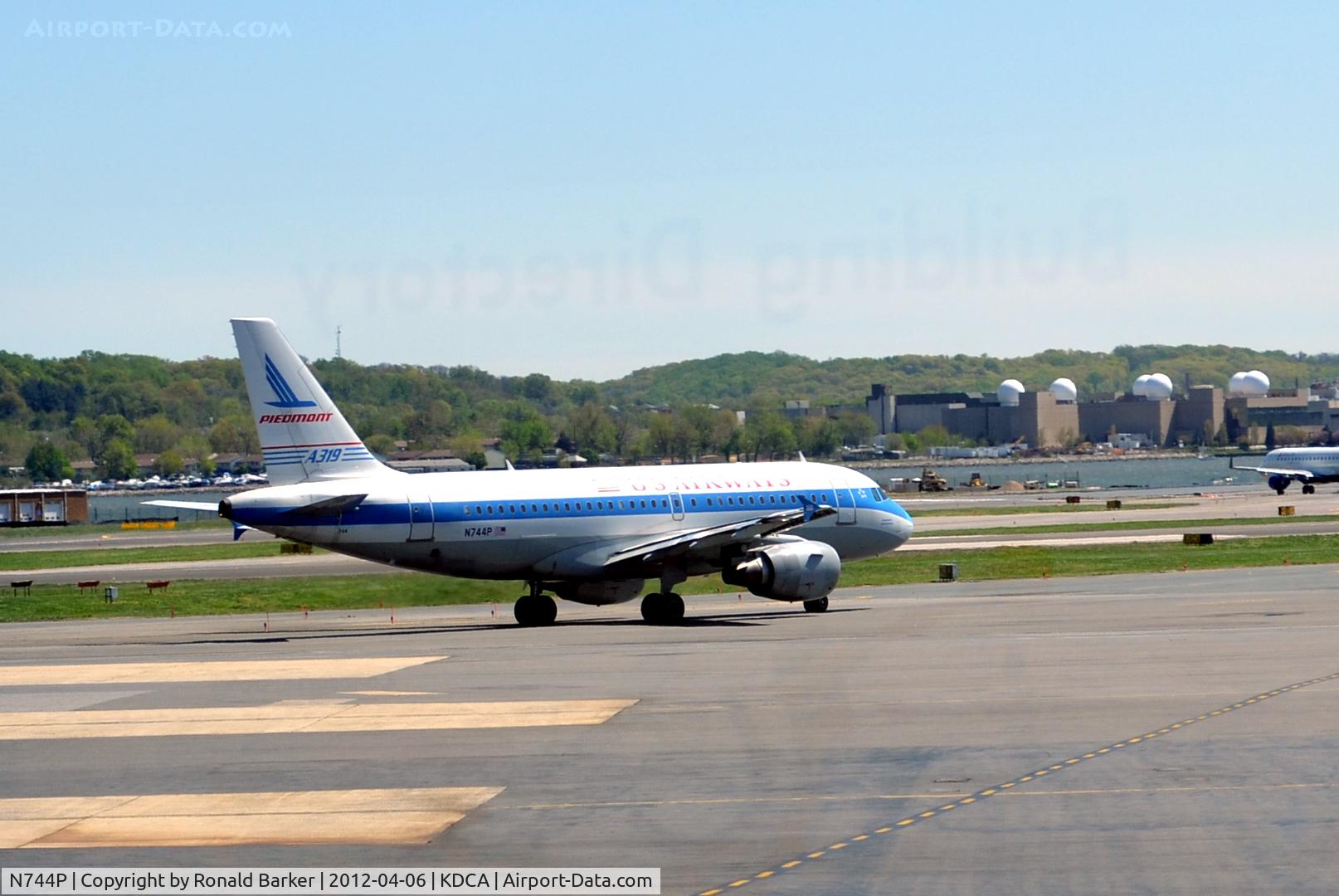 N744P, 2000 Airbus A319-112 C/N 1287, Taxi DCA