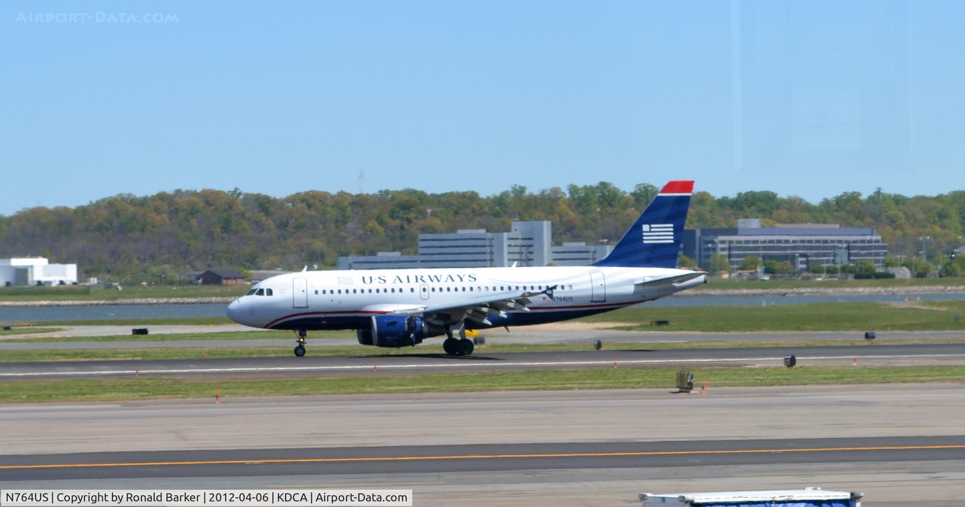 N764US, 2000 Airbus A319-112 C/N 1369, DCA, va