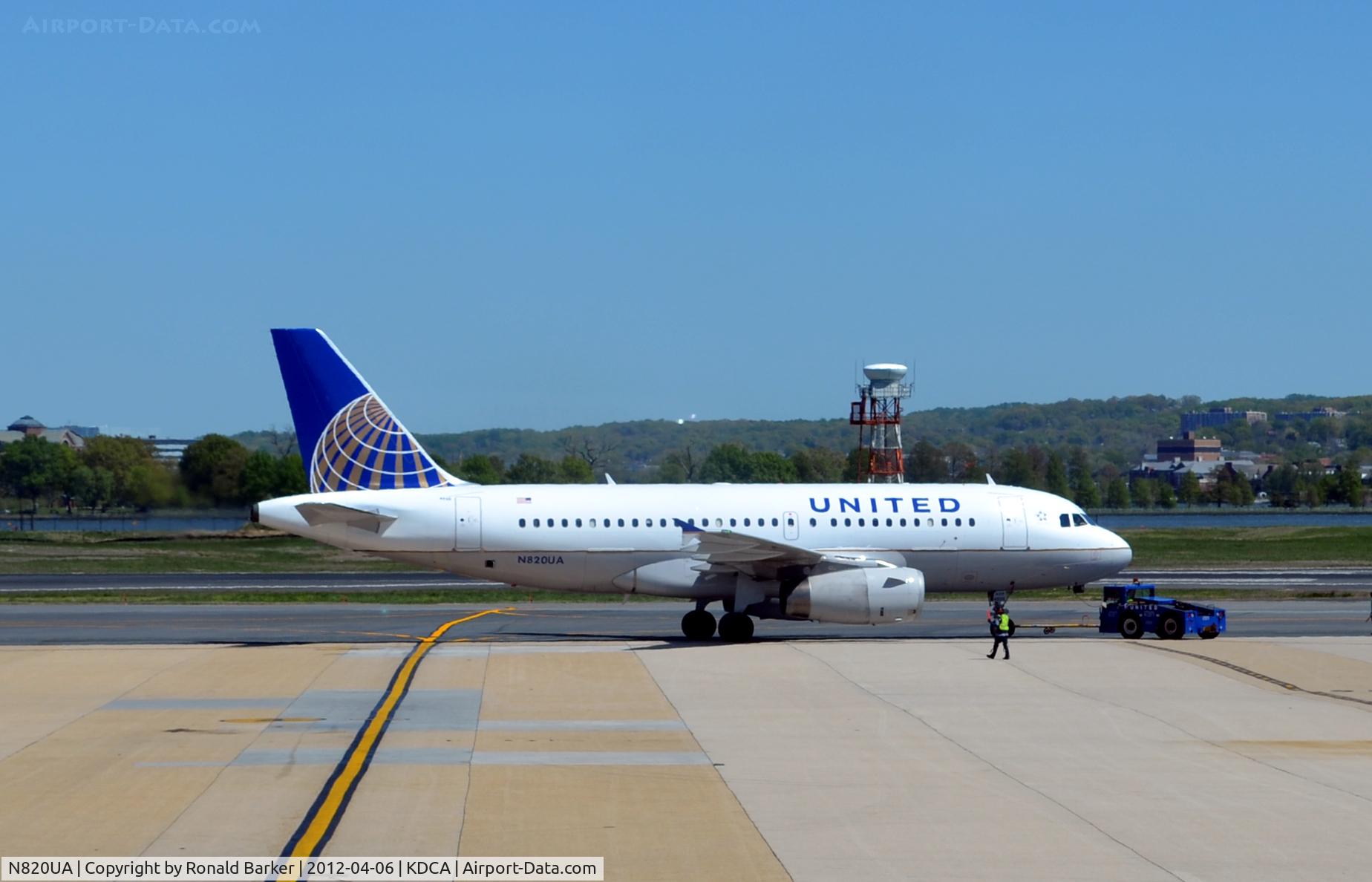 N820UA, 1998 Airbus A319-131 C/N 898, DCA, VA