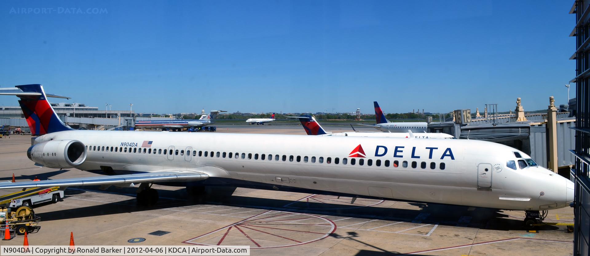N904DA, 1995 McDonnell Douglas MD-90-30 C/N 53384, DCA, VA