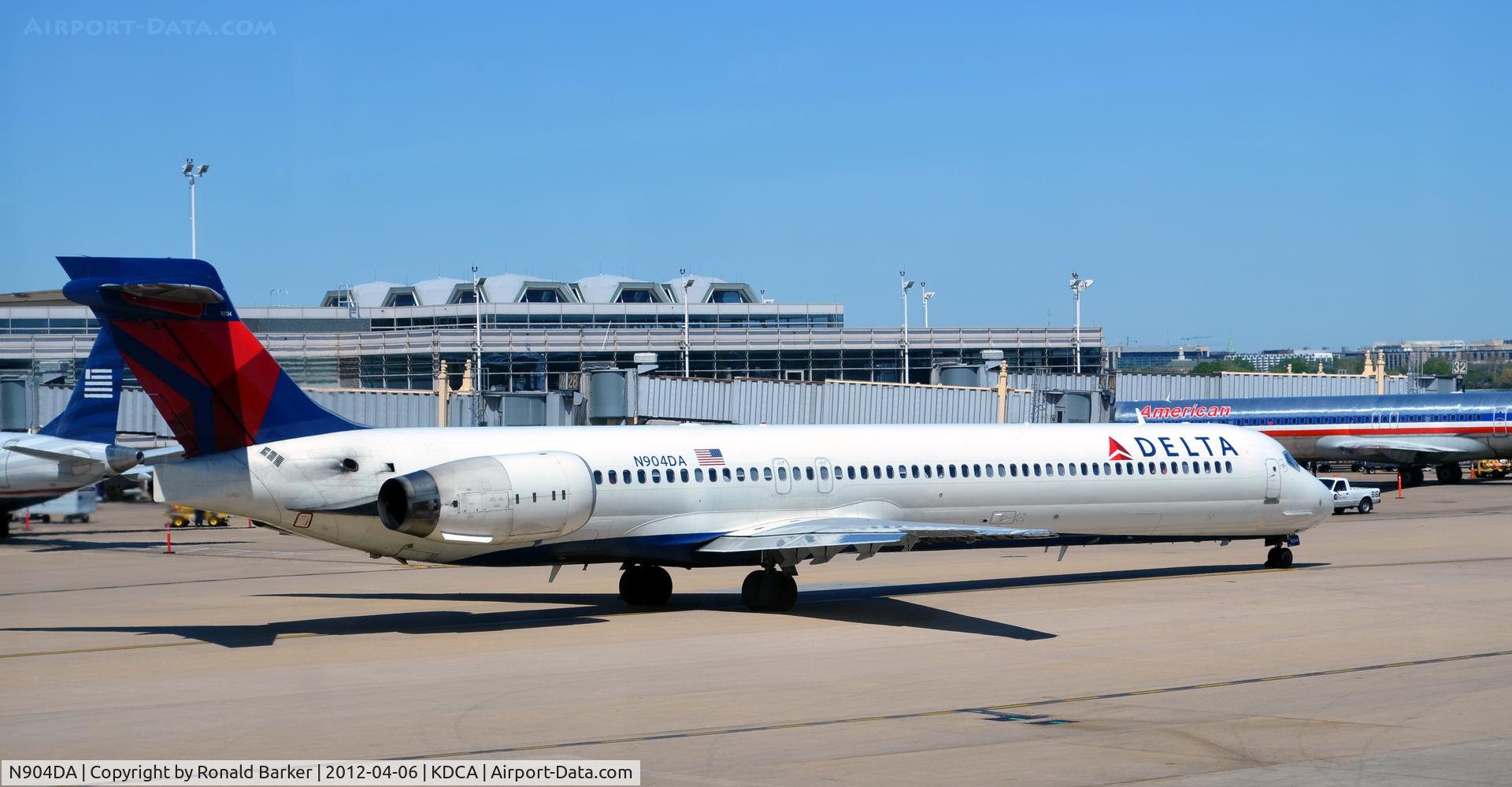 N904DA, 1995 McDonnell Douglas MD-90-30 C/N 53384, DCA, VA