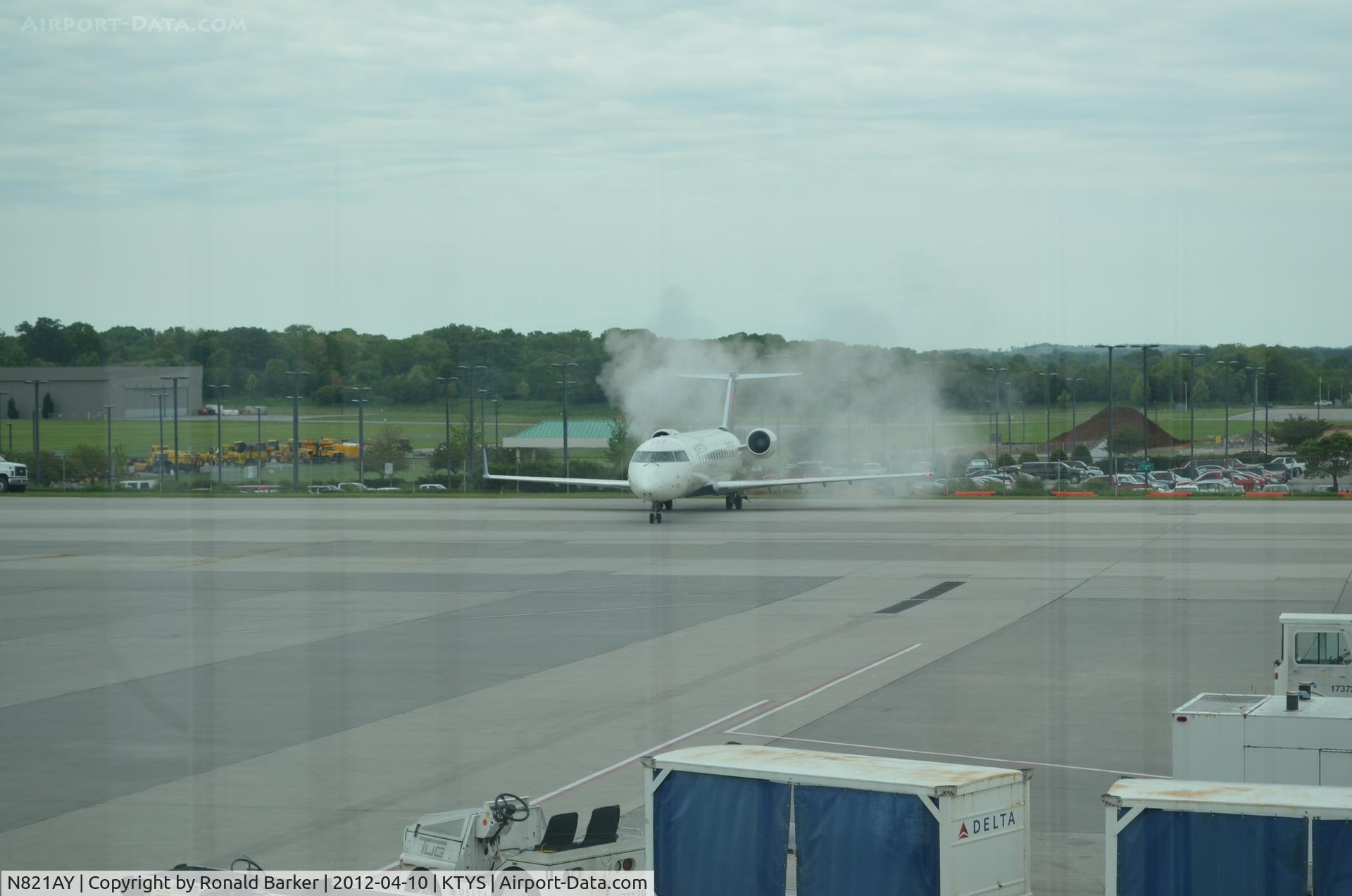 N821AY, 2005 Bombardier CRJ-200LR (CL-600-2B19) C/N 8021, Engine start