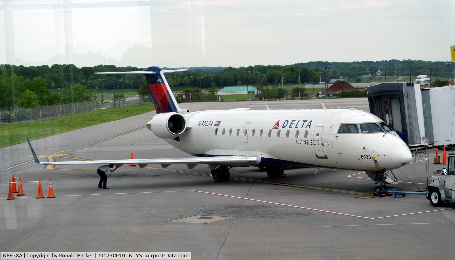N8938A, 2004 Bombardier CRJ-200 (CL-600-2B19) C/N 7938, TYS, TN