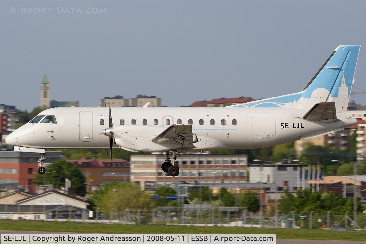 SE-LJL, 1987 Saab 340A C/N 340A-091, On short final to rwy 30