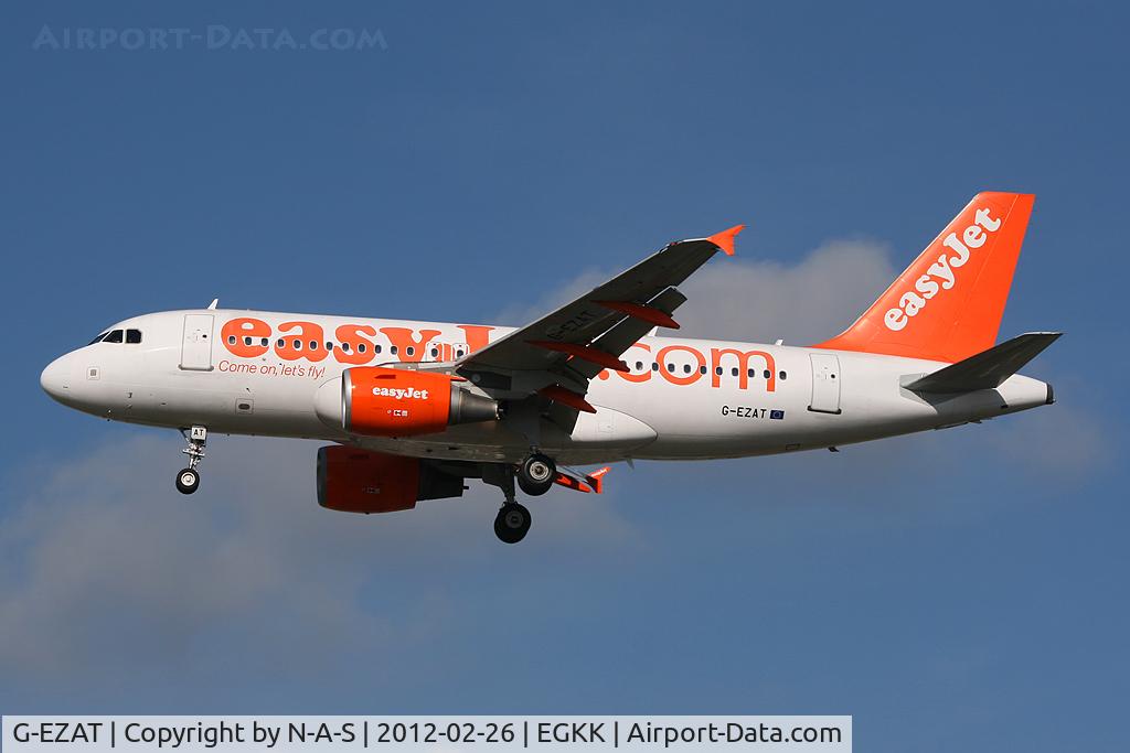 G-EZAT, 2006 Airbus A319-111 C/N 2782, Short final