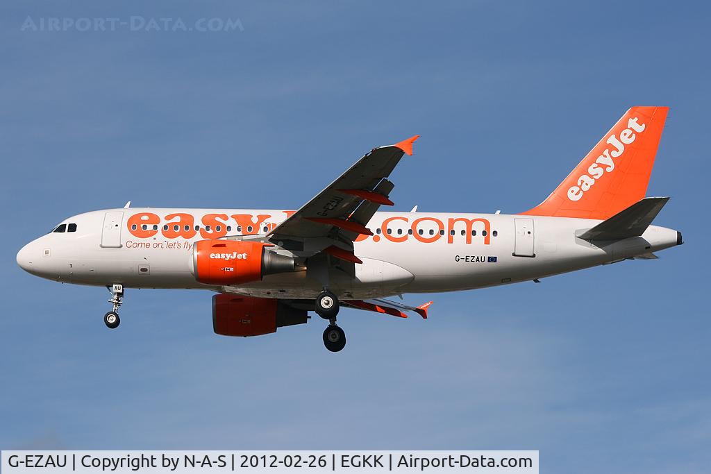 G-EZAU, 2006 Airbus A319-111 C/N 2795, Short final