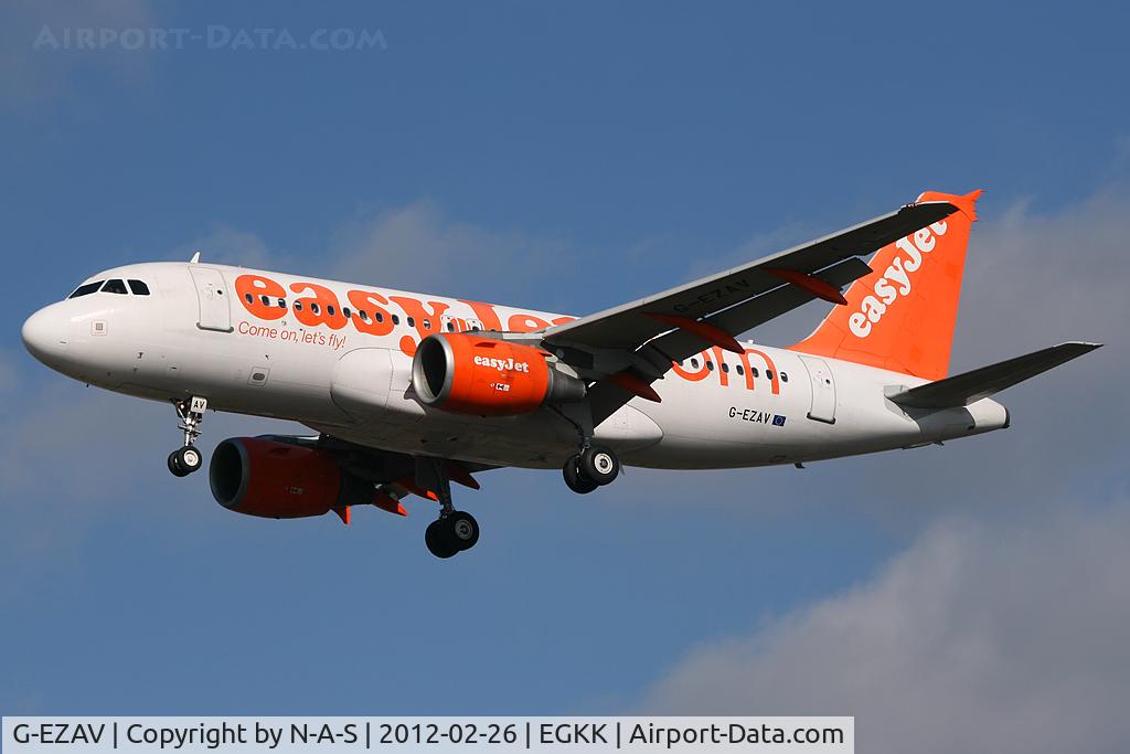 G-EZAV, 2006 Airbus A319-111 C/N 2803, Short final