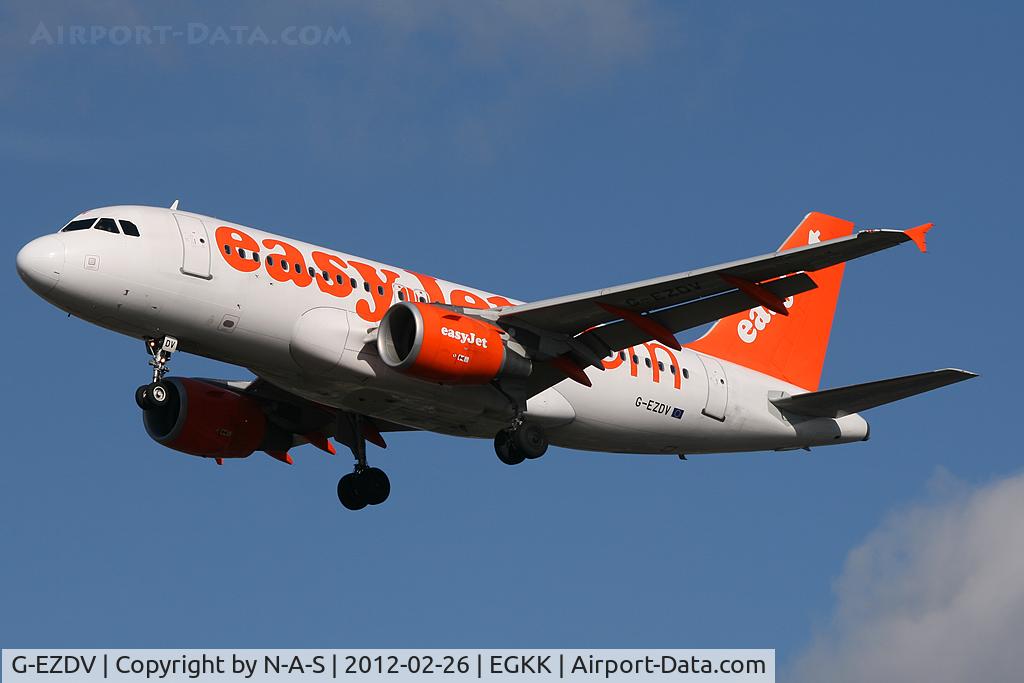 G-EZDV, 2008 Airbus A319-111 C/N 3742, Short final