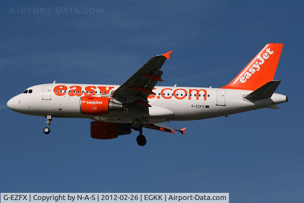 G-EZFX, 2010 Airbus A319-111 C/N 4385, Short final
