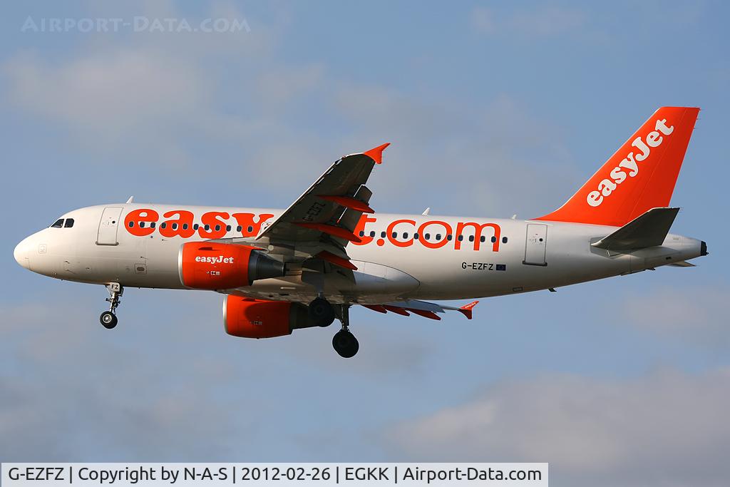 G-EZFZ, 2010 Airbus A319-111 C/N 4425, Short final