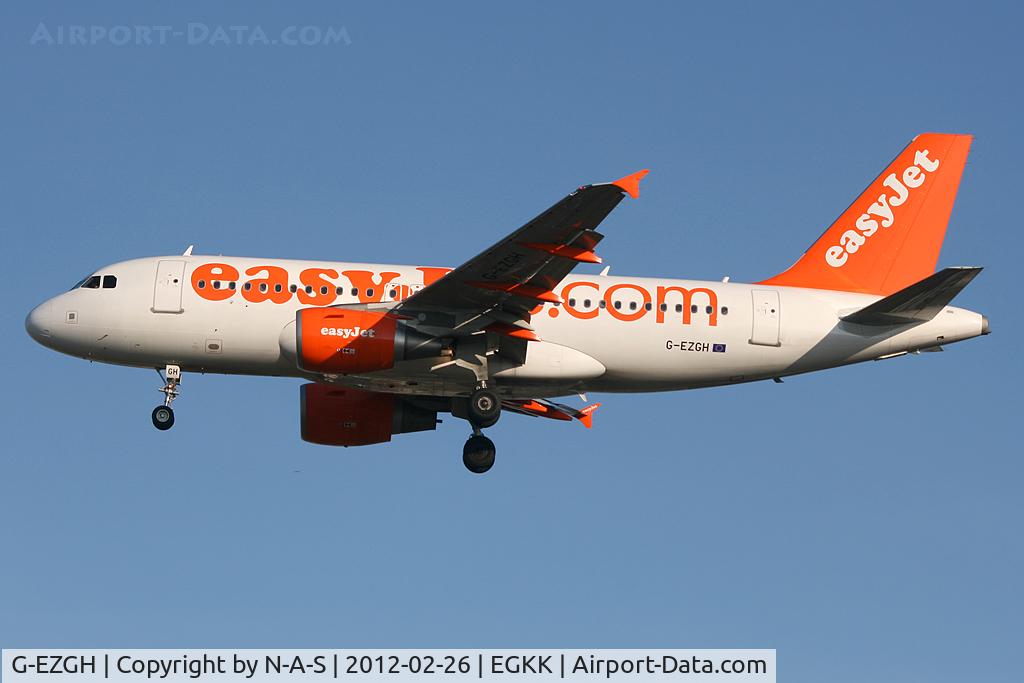 G-EZGH, 2011 Airbus A319-111 C/N 4667, Short final