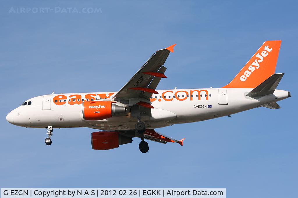 G-EZGN, 2011 Airbus A319-111 C/N 4781, Short final