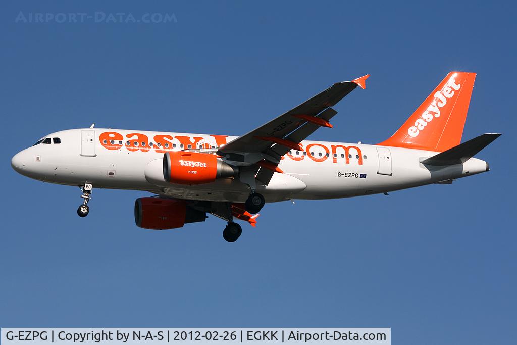 G-EZPG, 2005 Airbus A319-111 C/N 2385, Short final