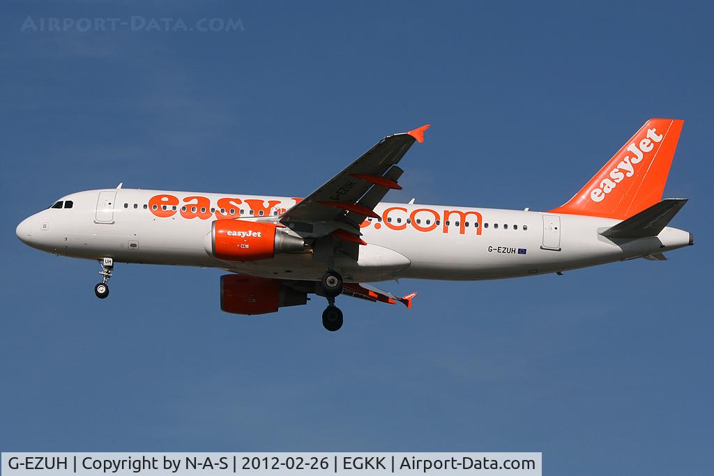 G-EZUH, 2011 Airbus A320-214 C/N 4708, Short final